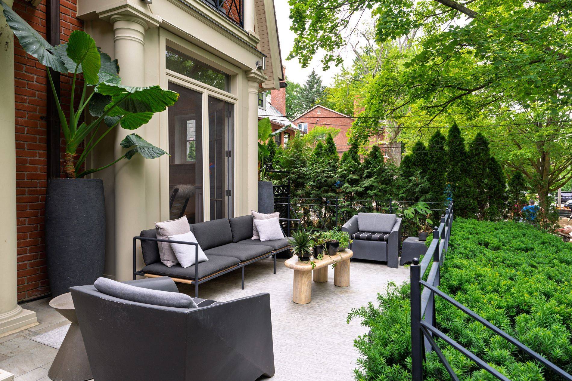 83 Binscarth RD, Toronto C09, ON M4W 1Y3