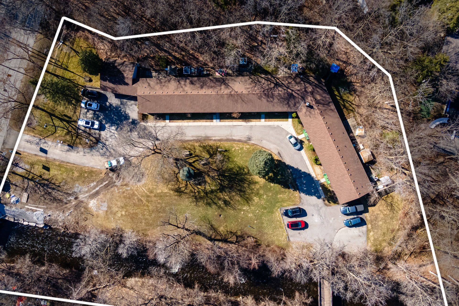 50 Creighton RD, Hamilton, ON L9H 3B6
