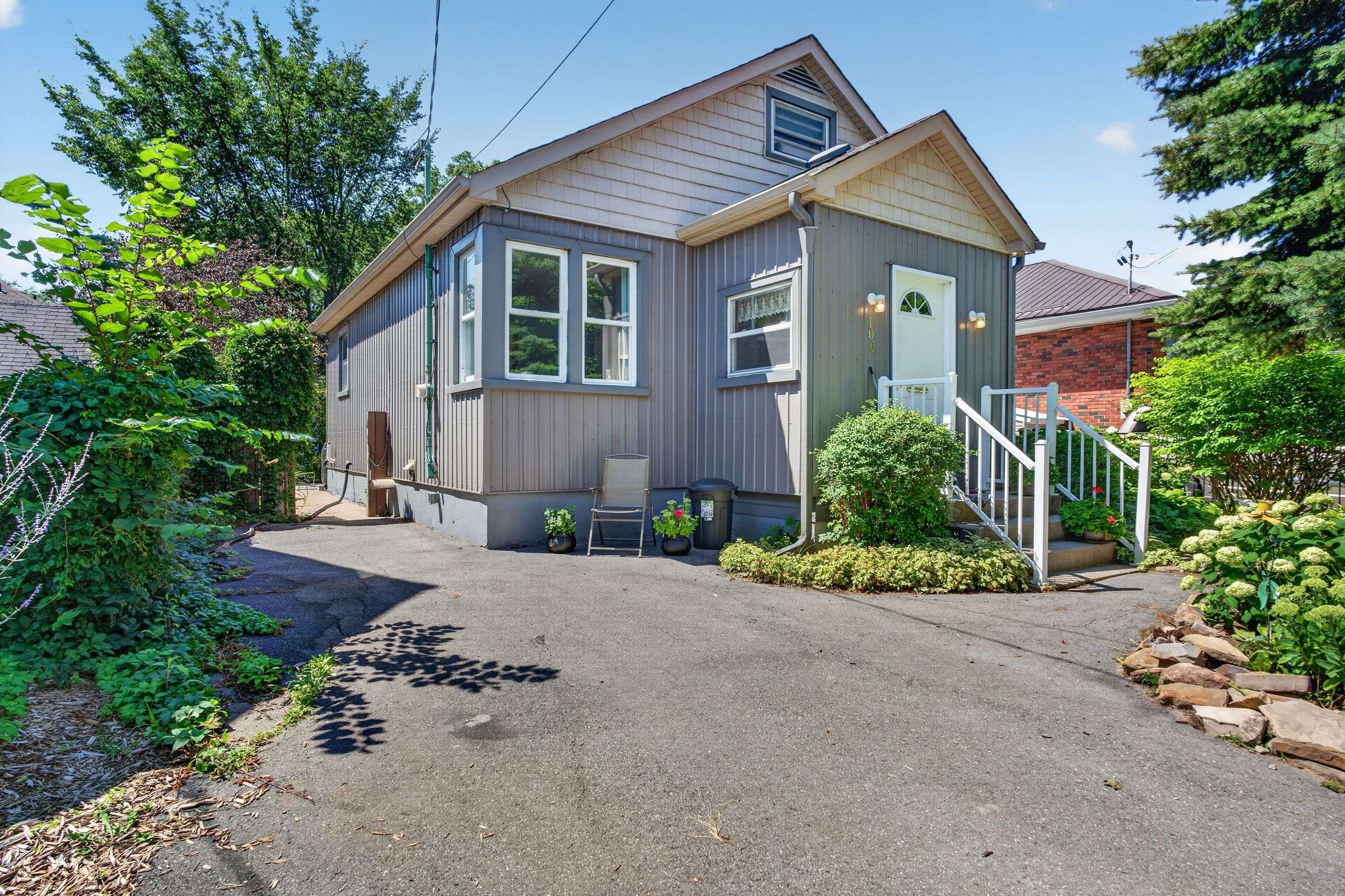 100 REGENT ST, Kingston, ON K7L 4J8