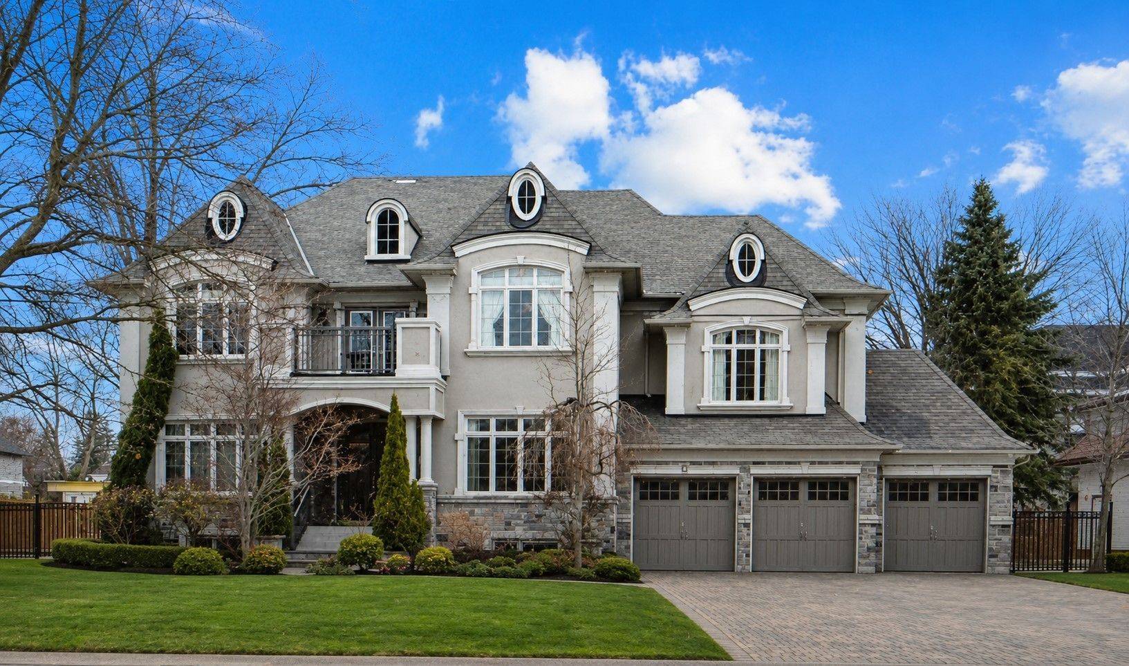 8 Thornhill AVE, Vaughan, ON L4J 1J4