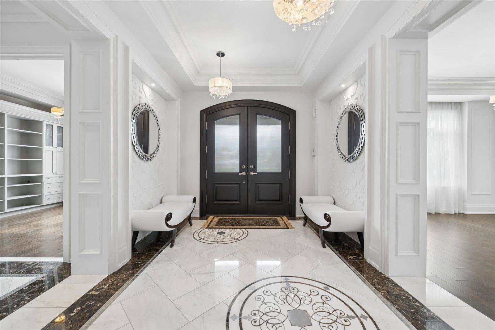 8 Thornhill AVE, Vaughan, ON L4J 1J4