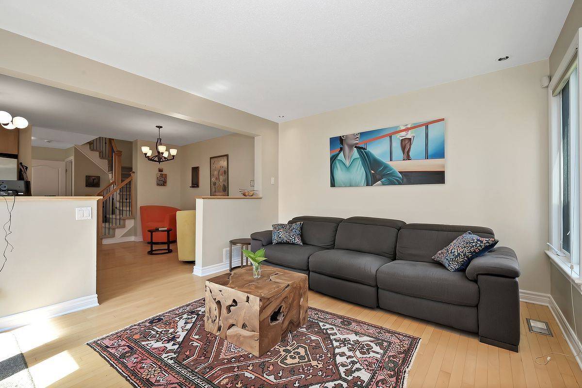 242 Deerfox DR, Barrhaven, ON K2J 4Z2