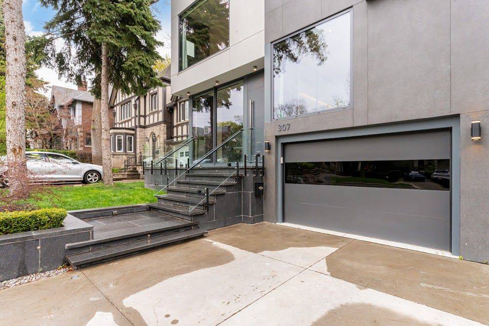307 Richview AVE, Toronto C03, ON M5P 3G4