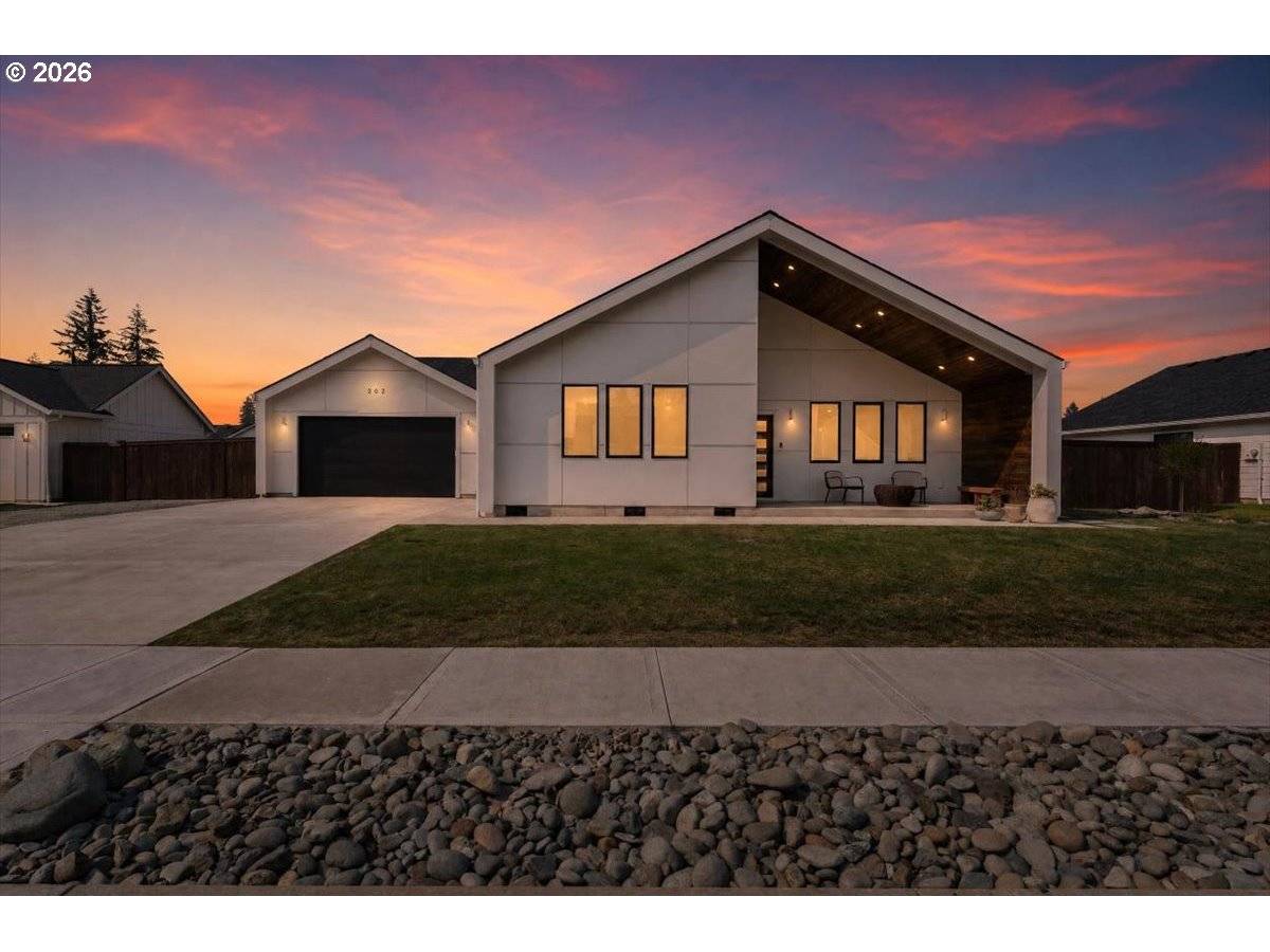 202 W OAK ST, Yacolt, WA 98675