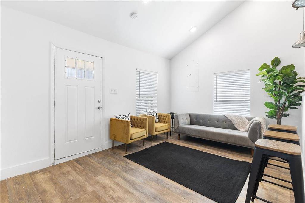 2635 Carpenter Avenue, Dallas, TX 75215