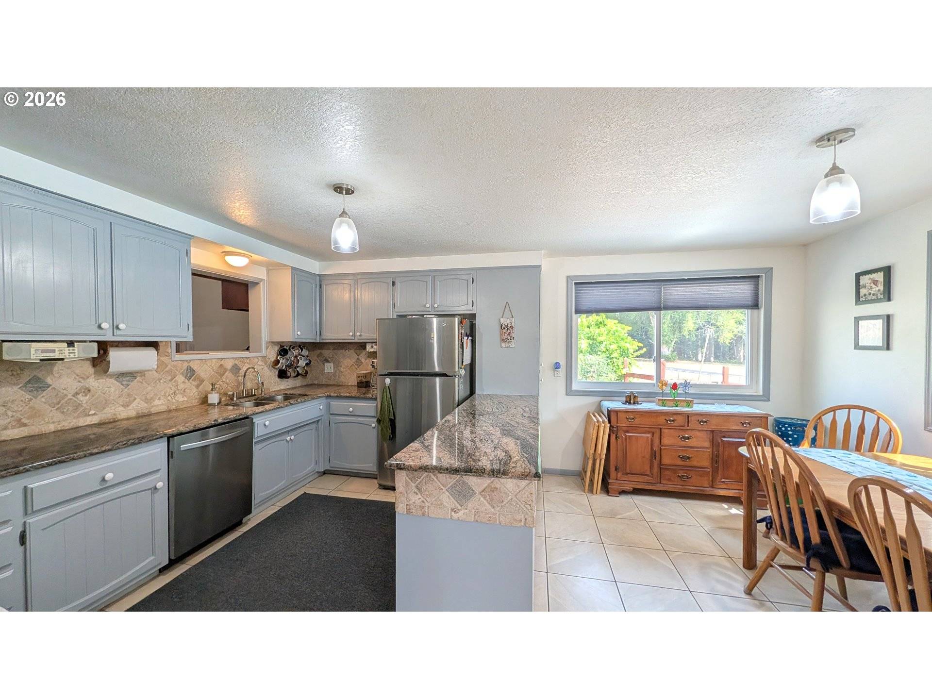 80235 E HILL RD, Cottage Grove, OR 97424