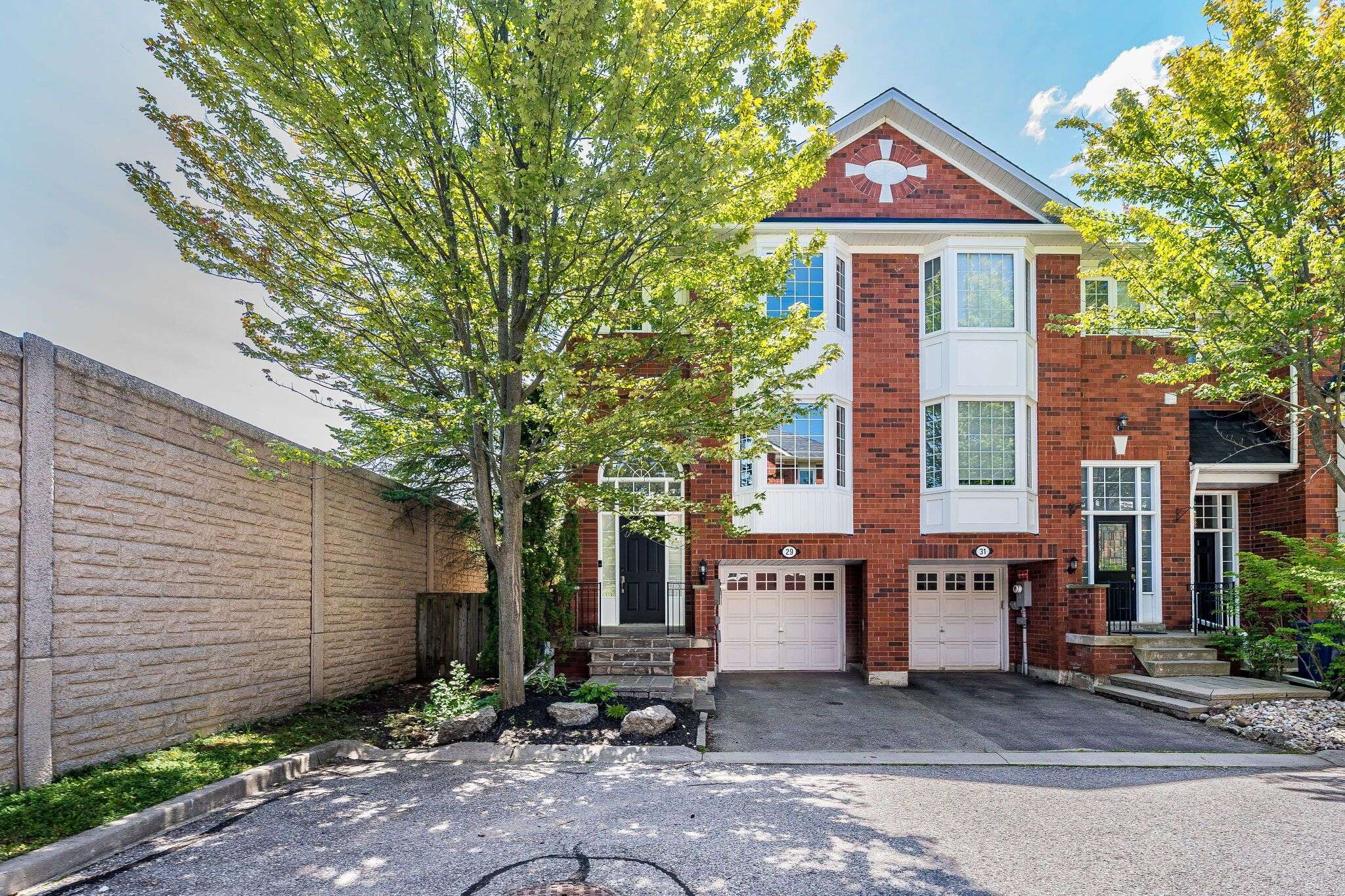 29 Mosaics AVE, Aurora, ON L4G 7L5