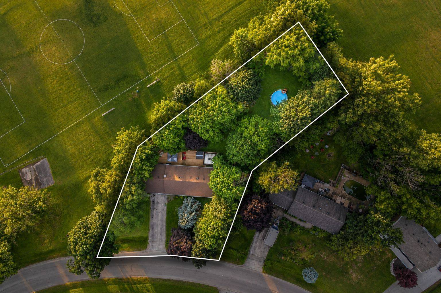 15 Park RD, Bradford West Gwillimbury, ON L0G 1B0