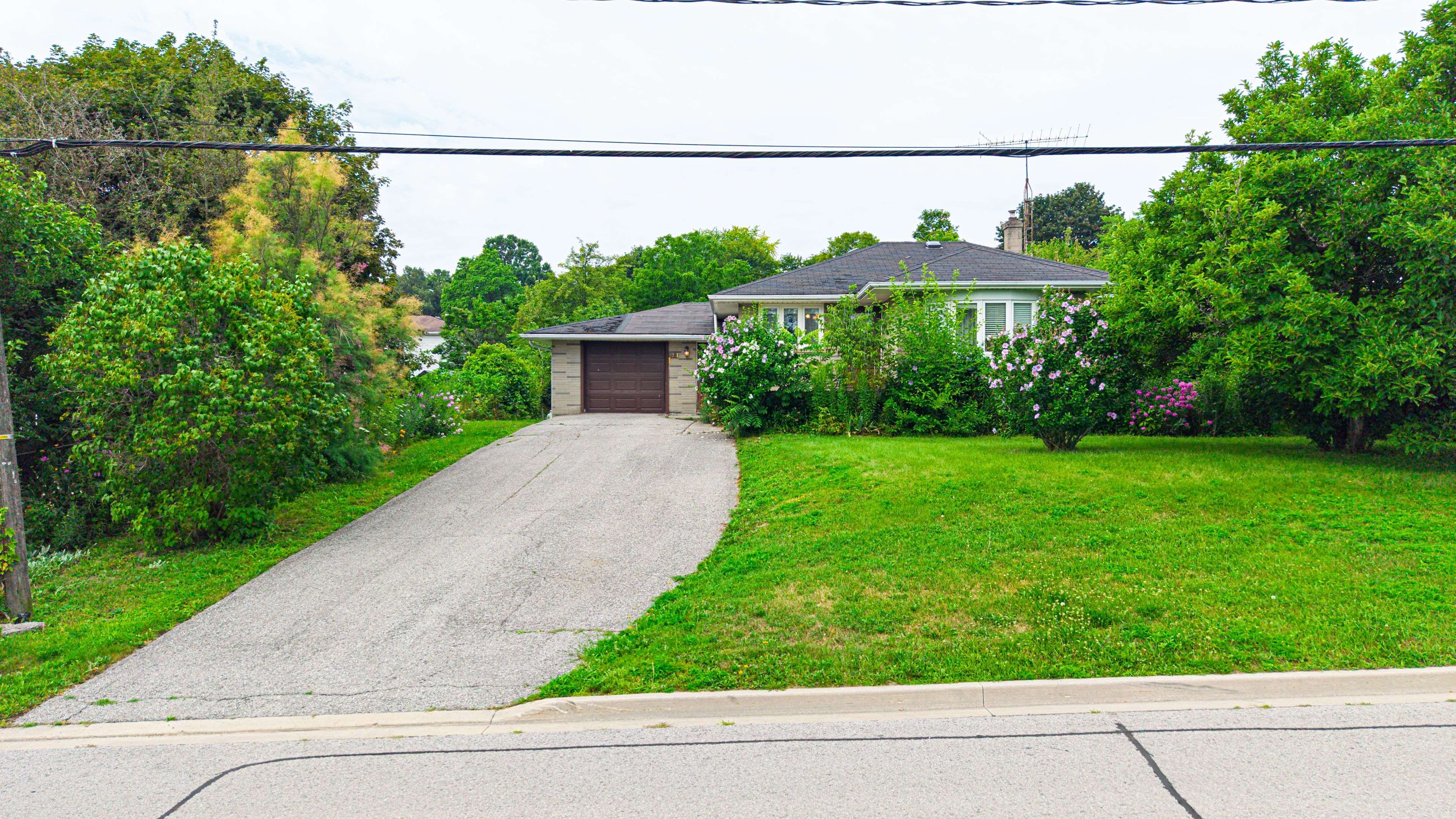 270 Walker AVE, Bradford West Gwillimbury, ON L3Z 1Y6