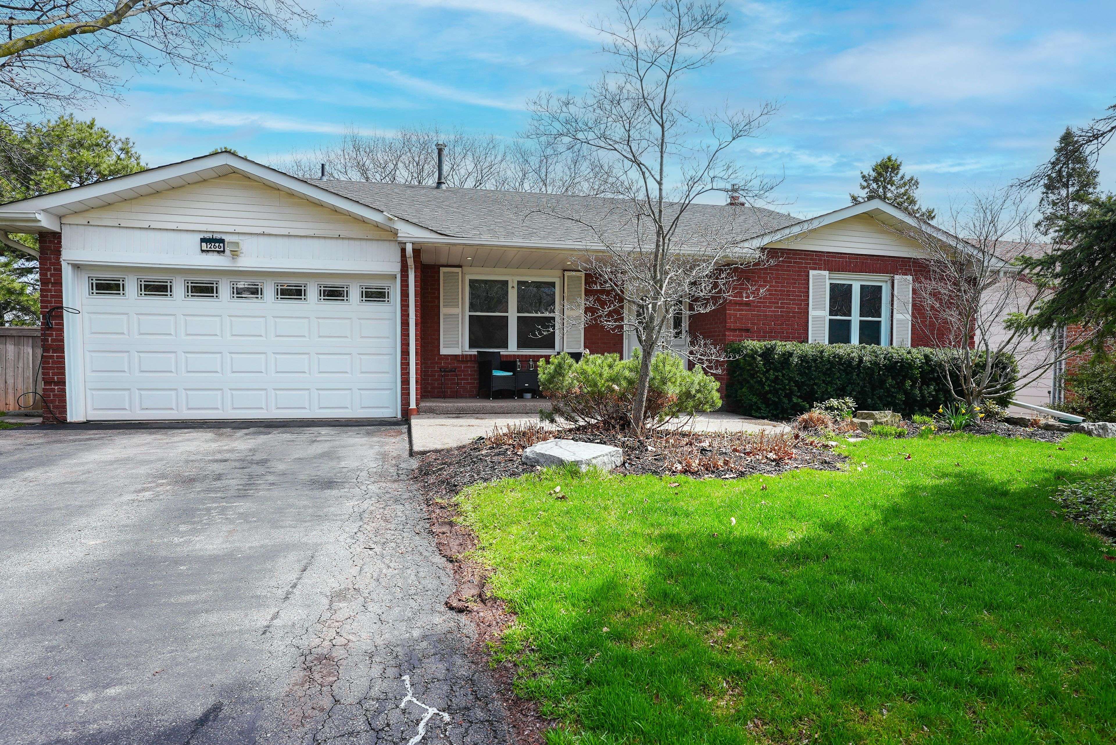 1266 Lakeview DR, Oakville, ON L6H 2M8