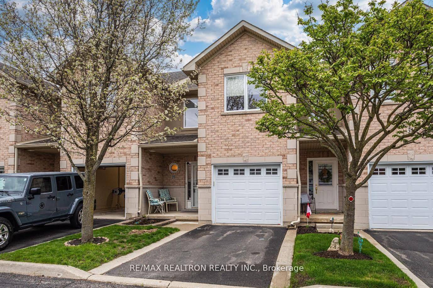 81 Valridge DR #35, Hamilton, ON L9G 5B6