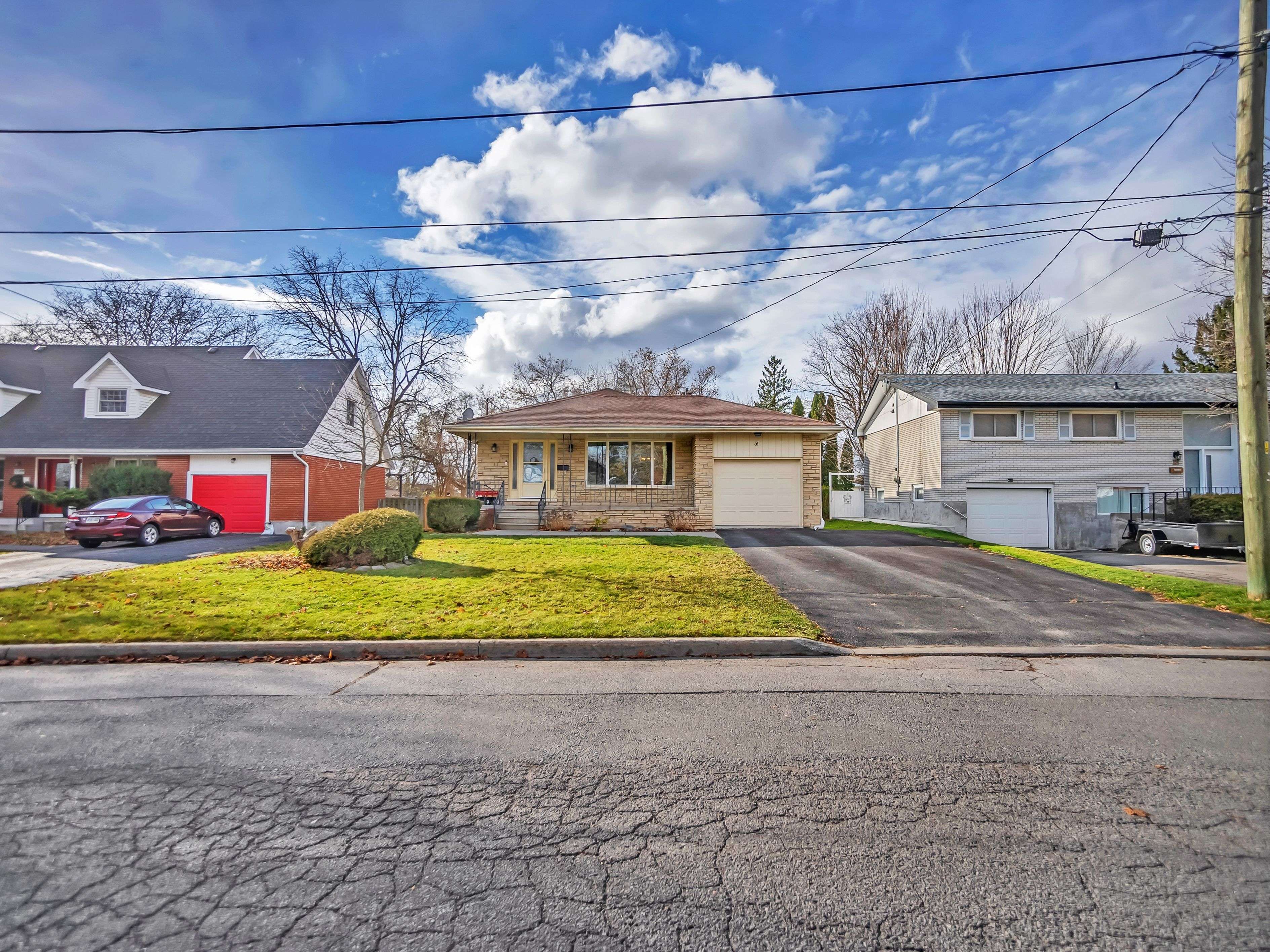 16 Applewood DR, Belleville, ON K8P 4E2