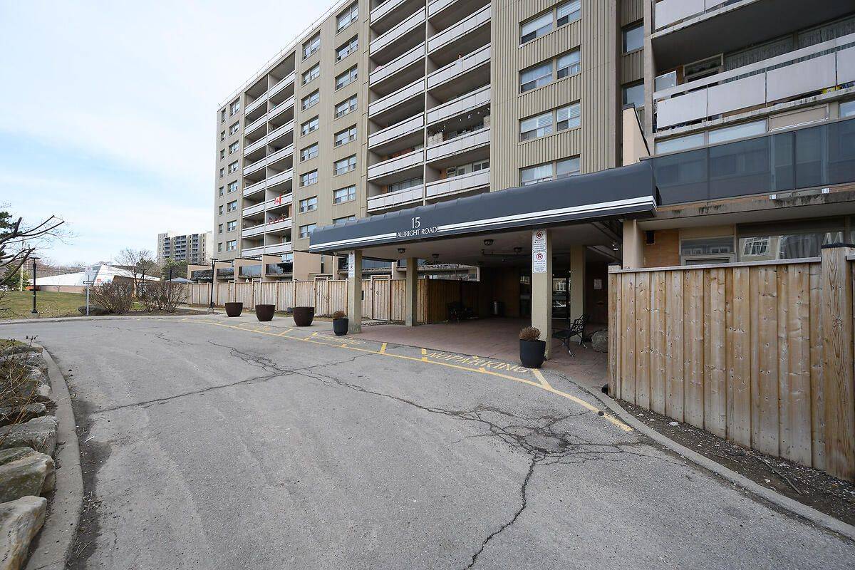15 Albright RD #811, Hamilton, ON L8K 5J2