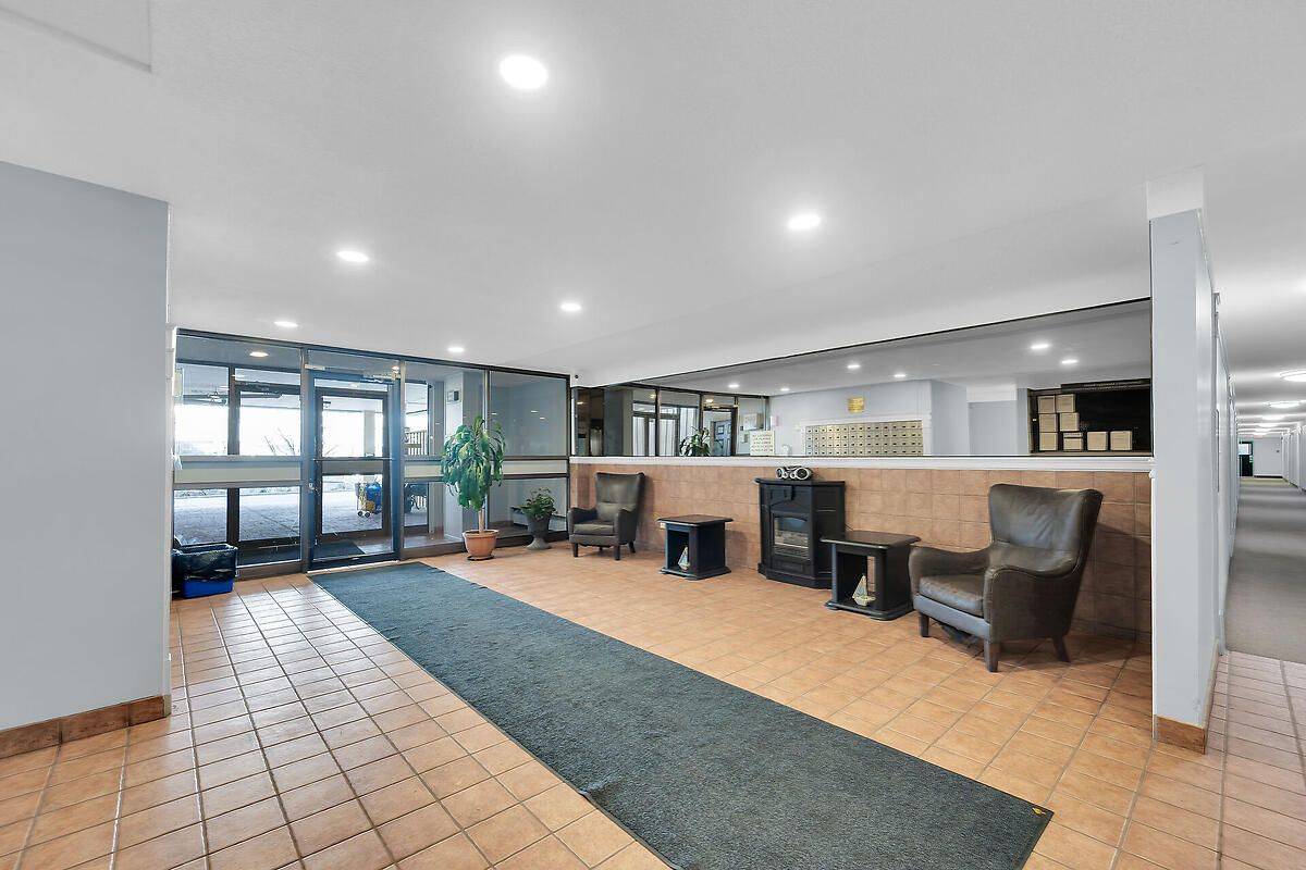 15 Albright RD #811, Hamilton, ON L8K 5J2
