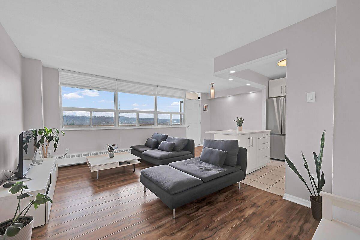 15 Albright RD #811, Hamilton, ON L8K 5J2