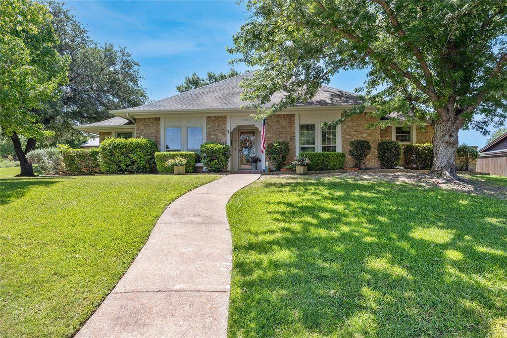 7761 Skylake Drive, Fort Worth, TX 76179