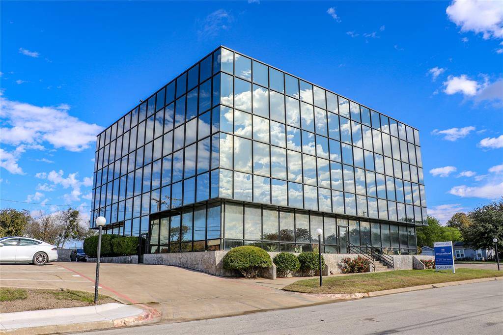 6750 Locke Avenue, Fort Worth, TX 76116