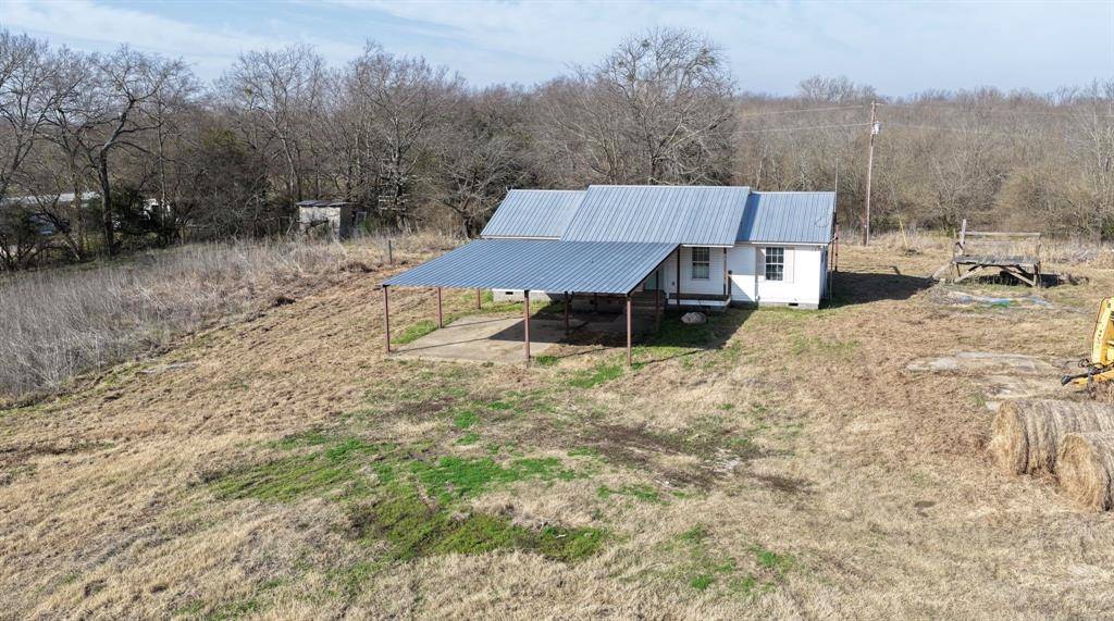 5194 County Road 15200, Deport, TX 75435