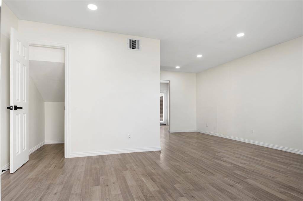 9818 Valley Meadow Place, Dallas, TX 75220