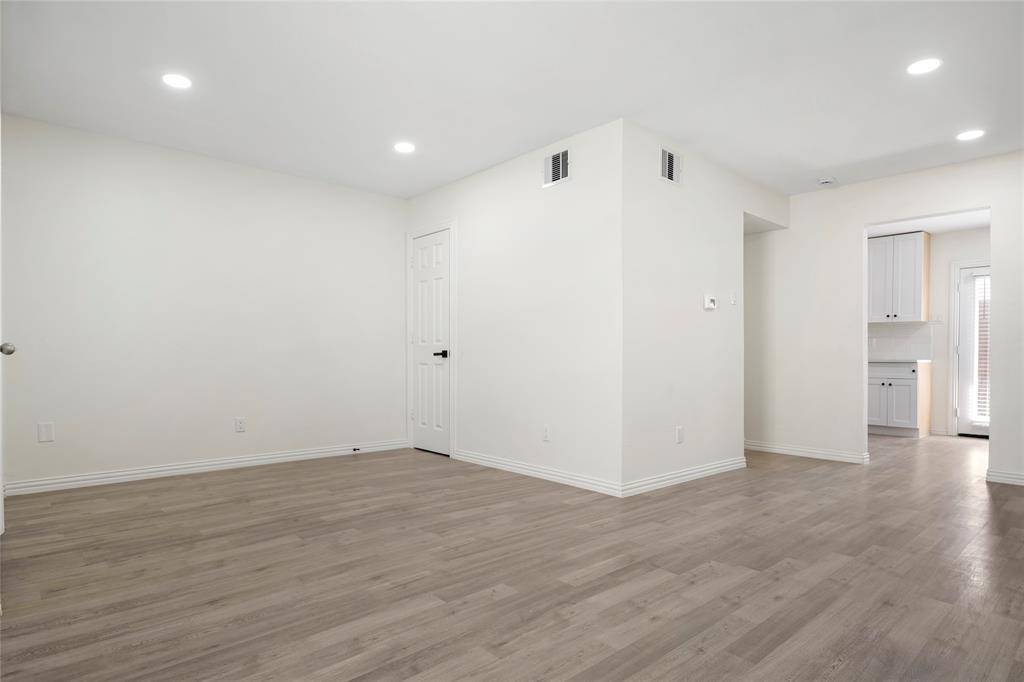 9818 Valley Meadow Place, Dallas, TX 75220
