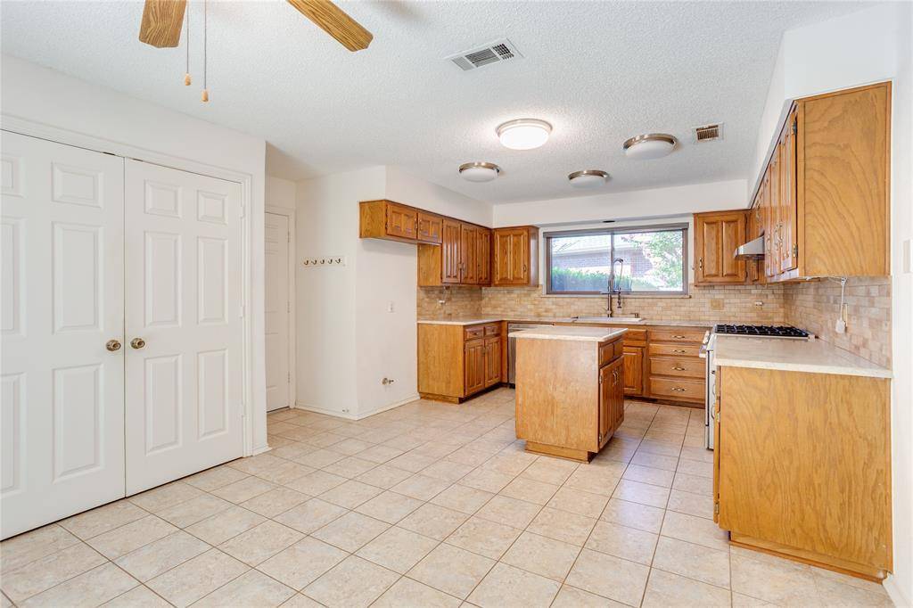 4322 Waycross Drive, Arlington, TX 76016