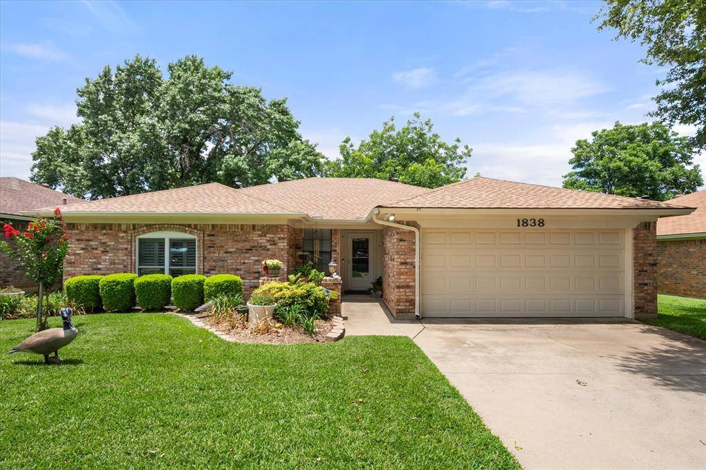 1838 Westcrest Drive, Arlington, TX 76013
