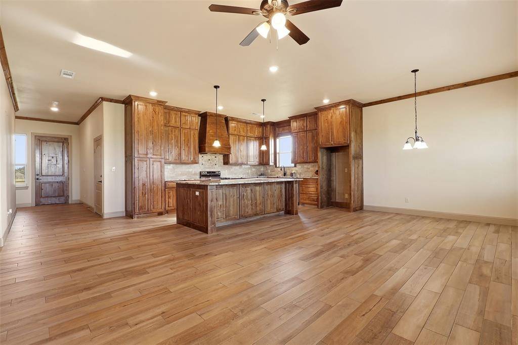 265 Delatorre Street, Trenton, TX 75490