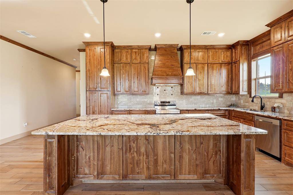 265 Delatorre Street, Trenton, TX 75490
