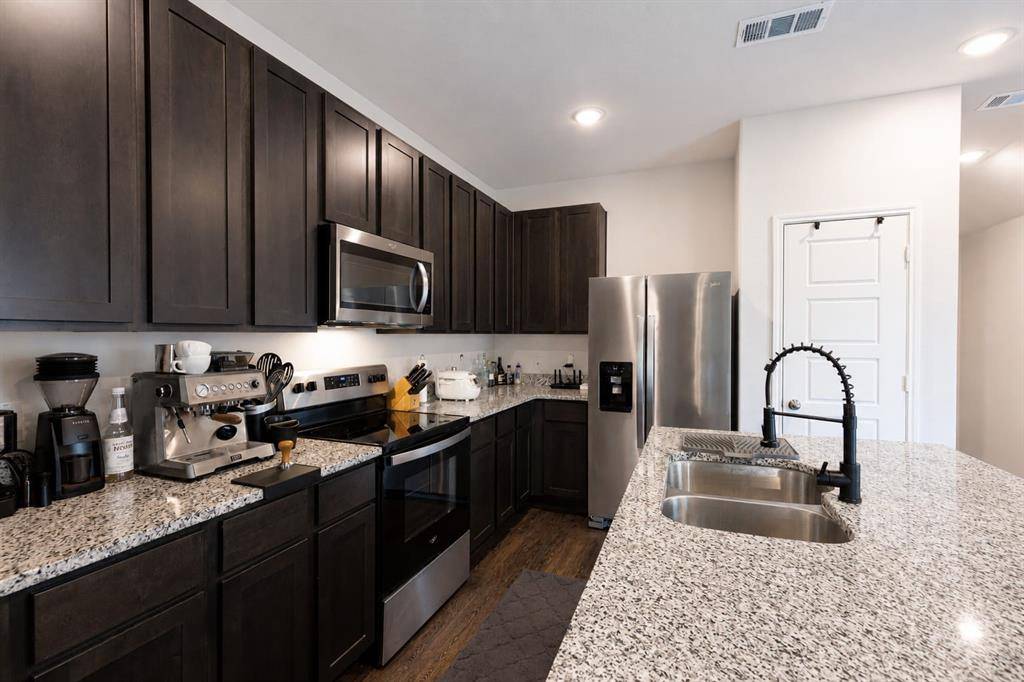 1137 Takeoff Avenue, Fort Worth, TX 76131