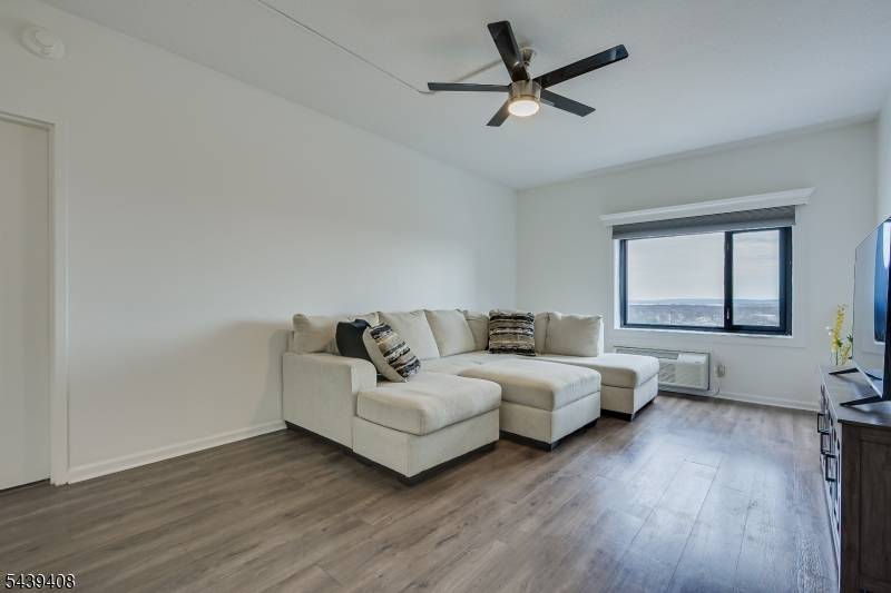 1 Carriage City Plz #1513, Rahway City, NJ 07065
