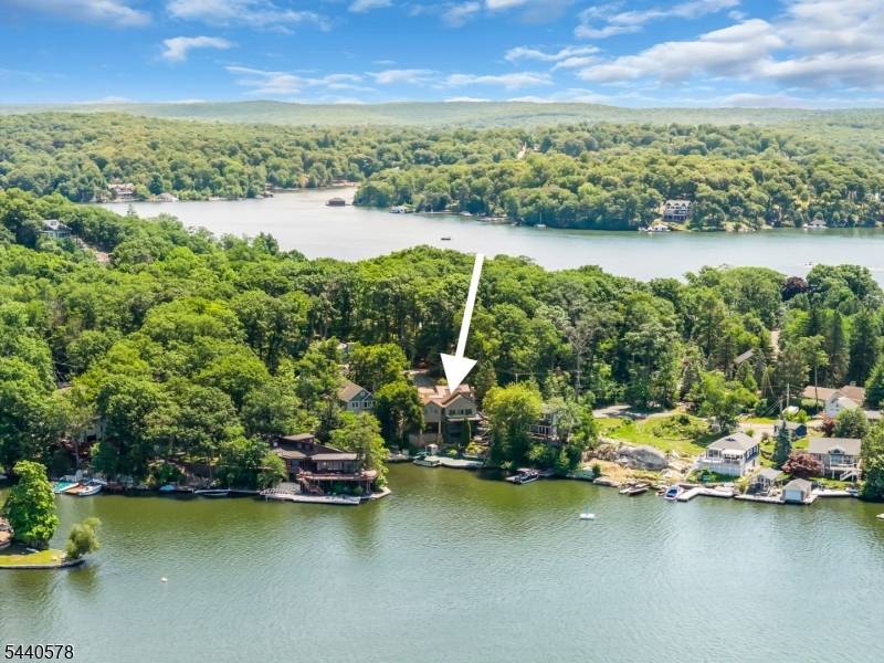 30 Oakdale Ave, Hopatcong Boro, NJ 07821