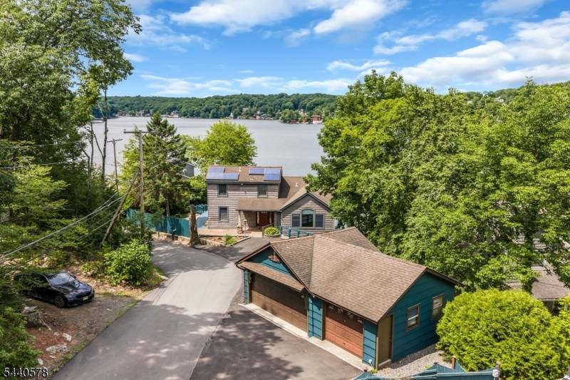 30 Oakdale Ave, Hopatcong Boro, NJ 07821