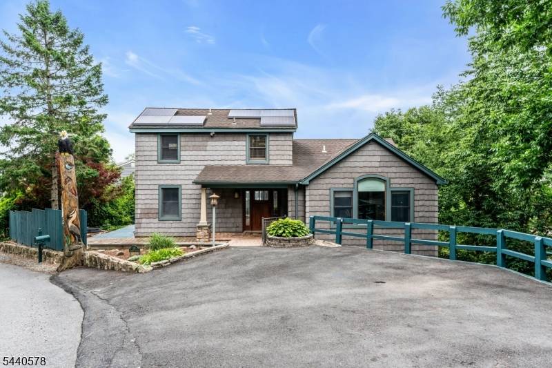 30 Oakdale Ave, Hopatcong Boro, NJ 07821