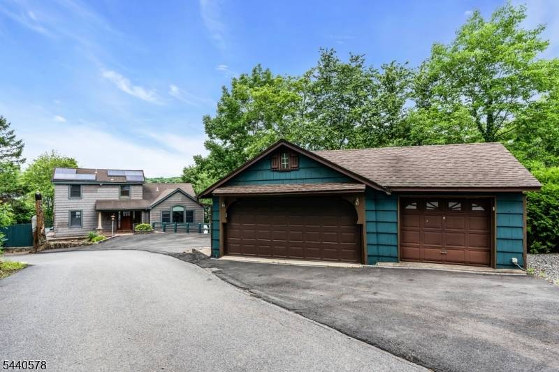 30 Oakdale Ave, Hopatcong Boro, NJ 07821