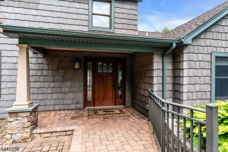 30 Oakdale Ave, Hopatcong Boro, NJ 07821
