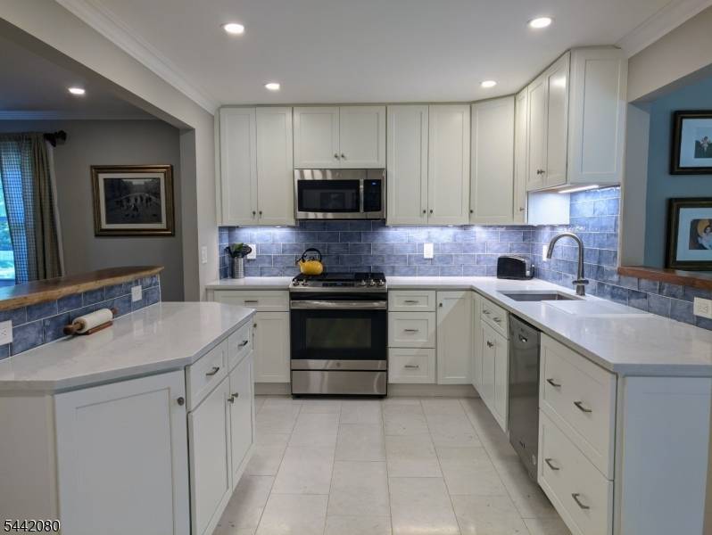 137 Passaic Ave, Summit City, NJ 07901