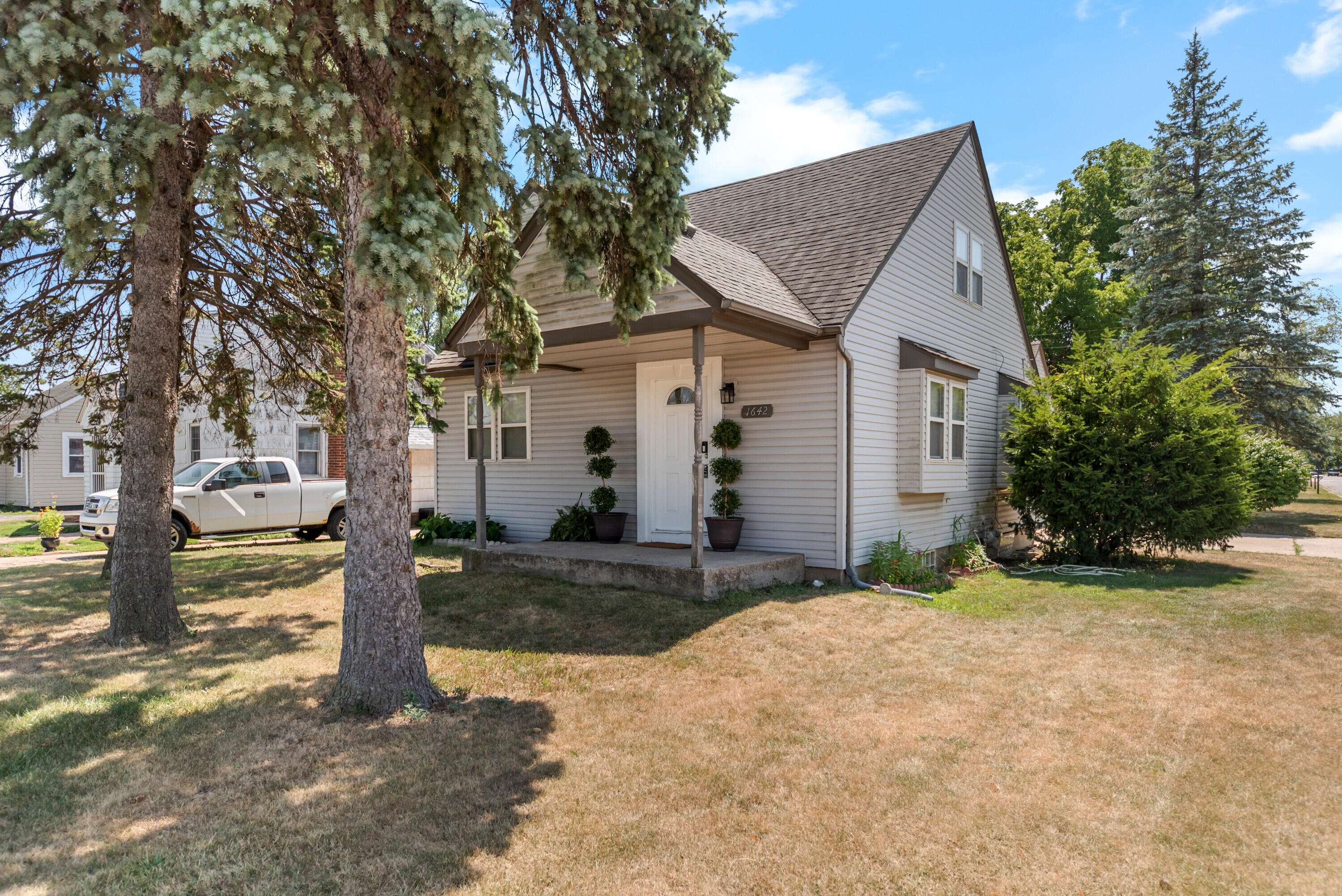 1642 Holmes RD, Ypsilanti Twp, MI 48198