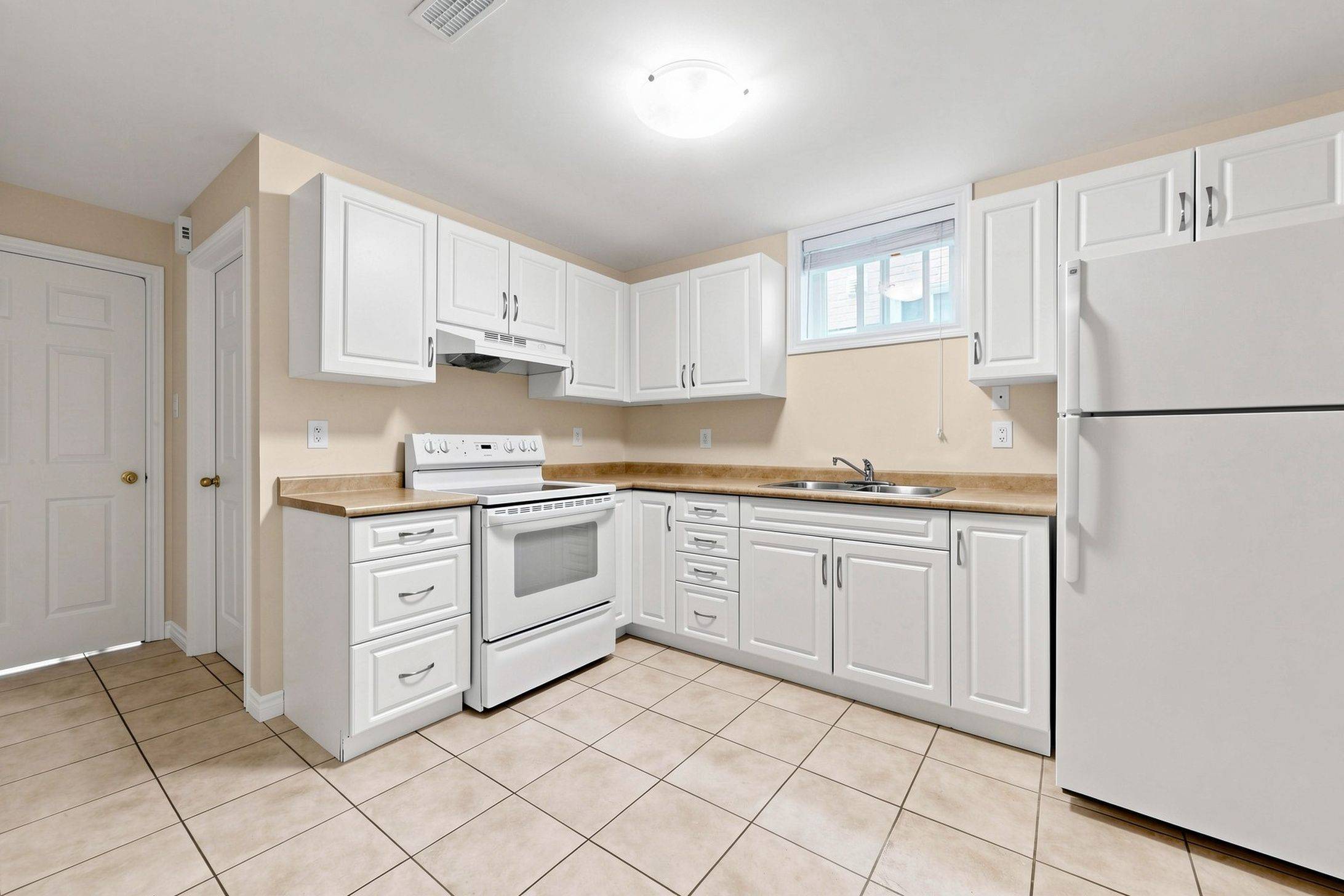 203 John ST #BSMT, Bradford West Gwillimbury, ON L3Z 1J9