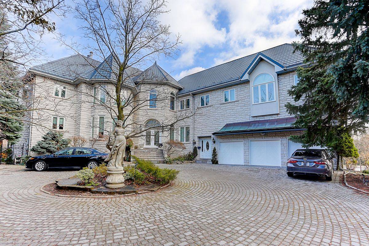 206 Arnold AVE, Vaughan, ON L4J 1B9