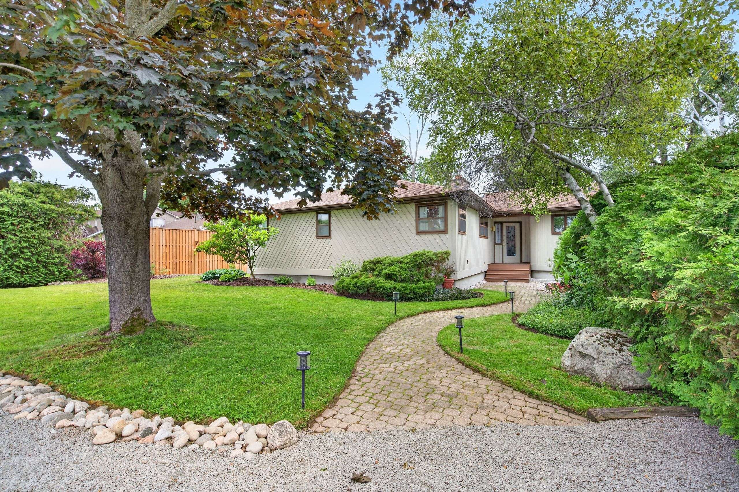 2032 Lakeshore DR, Ramara, ON L0K 1B0