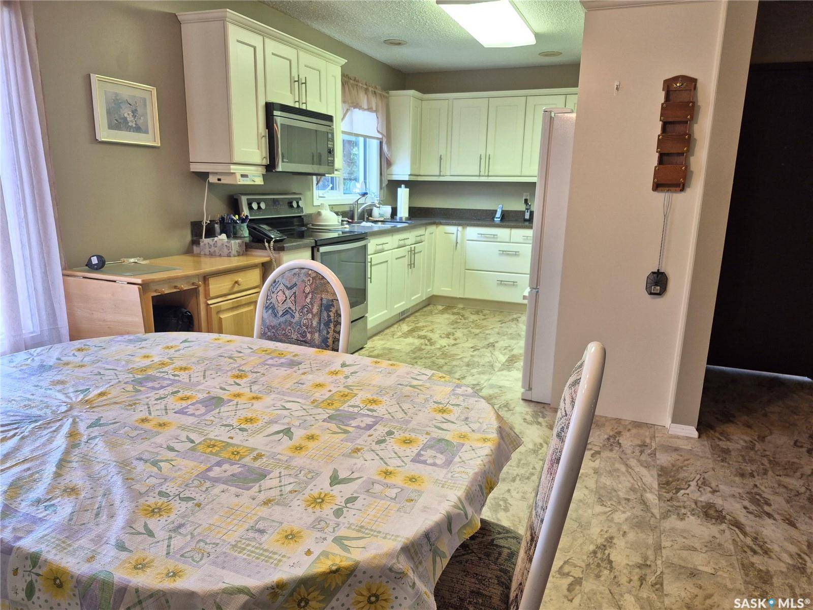 566 Dieppe DRIVE, Weyburn, SK S4H 2Y2