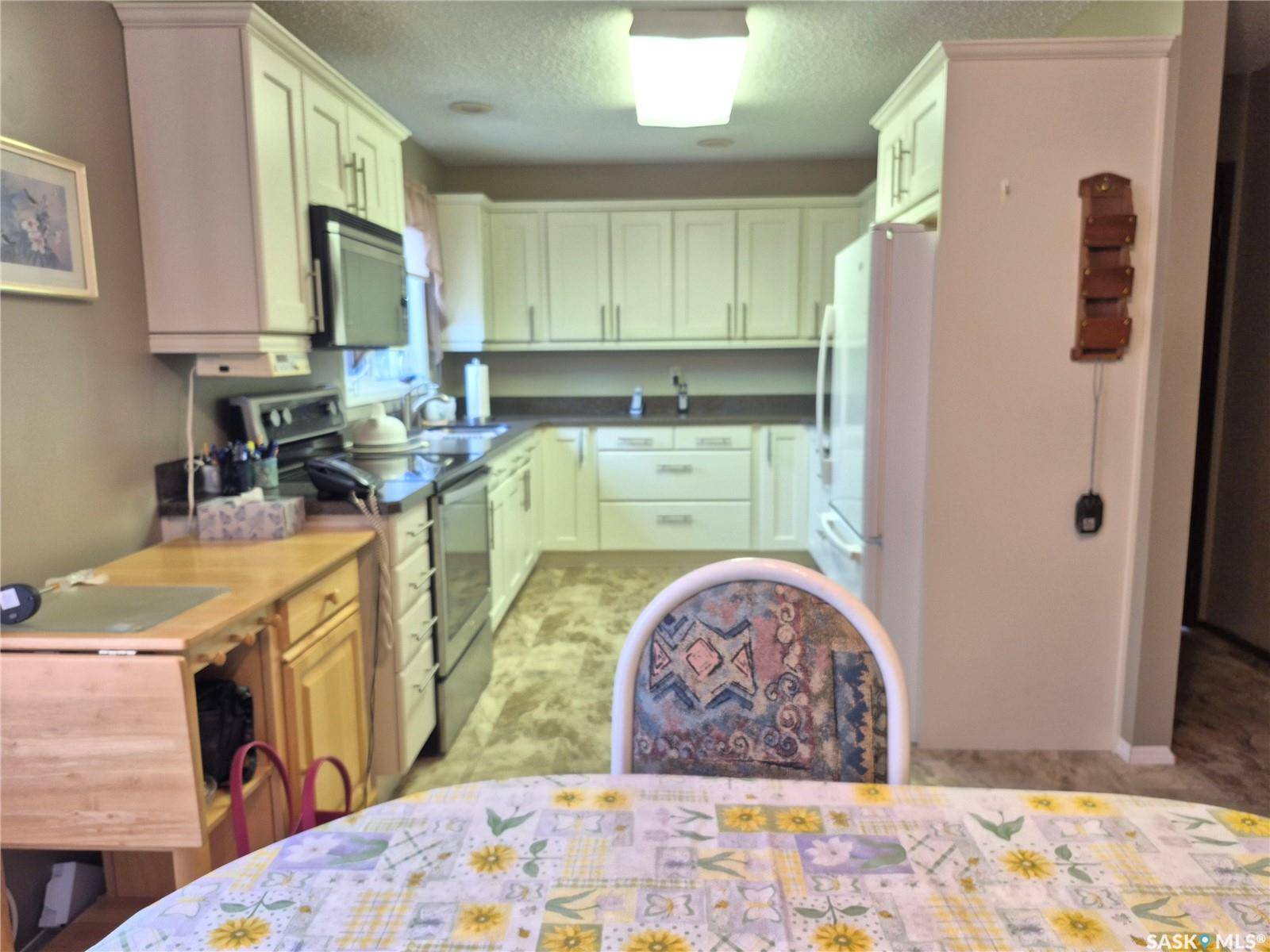 566 Dieppe DRIVE, Weyburn, SK S4H 2Y2