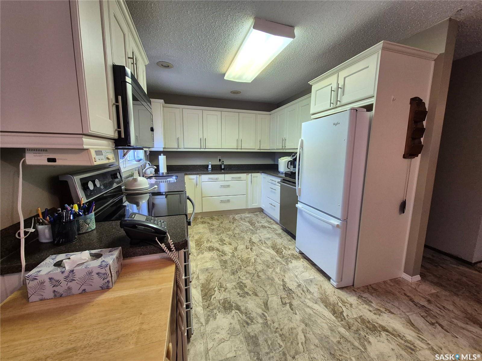566 Dieppe DRIVE, Weyburn, SK S4H 2Y2