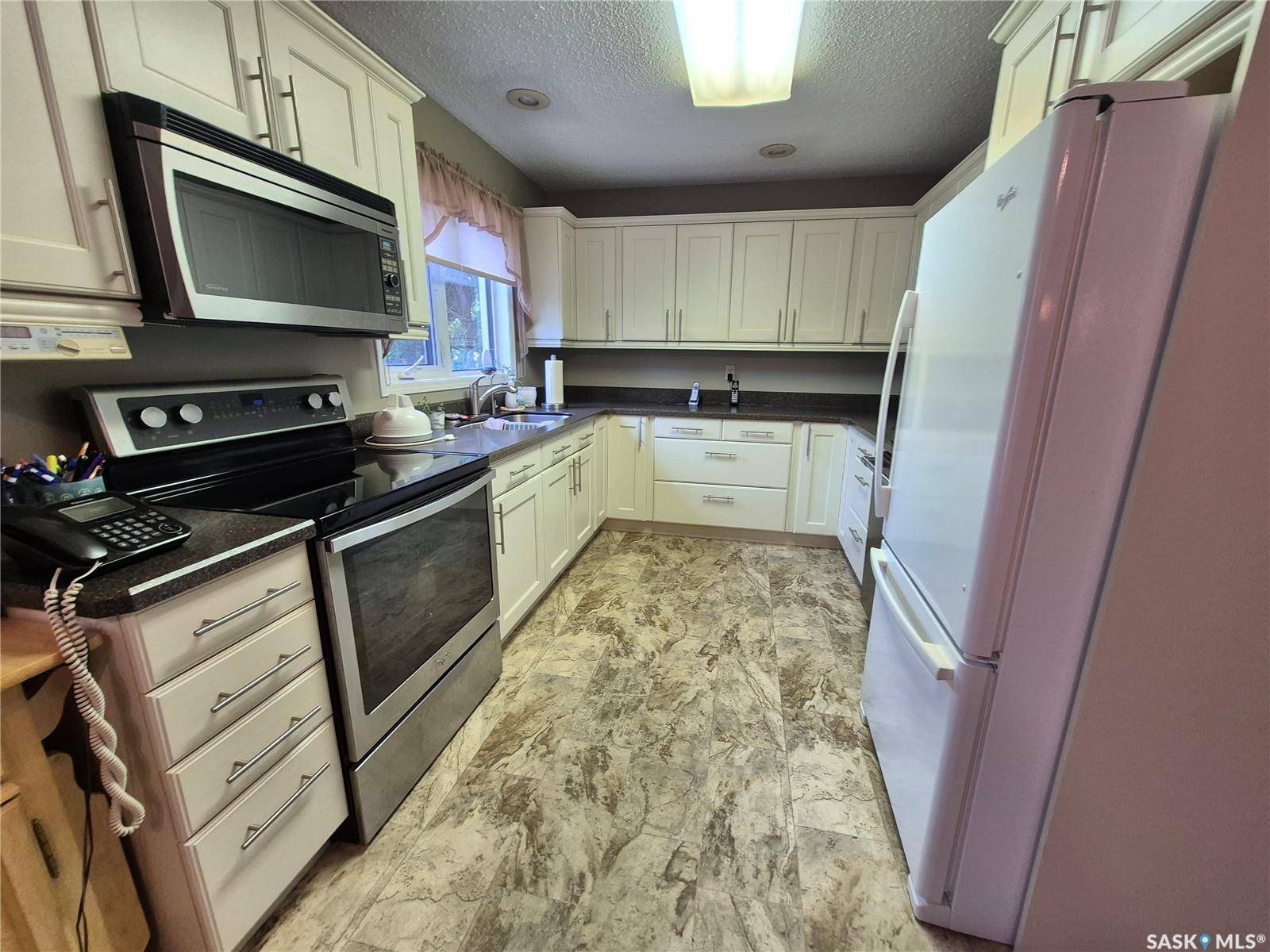 566 Dieppe DRIVE, Weyburn, SK S4H 2Y2