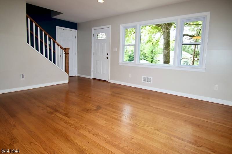 73 Oneida Ave, Oakland Boro, NJ 07436
