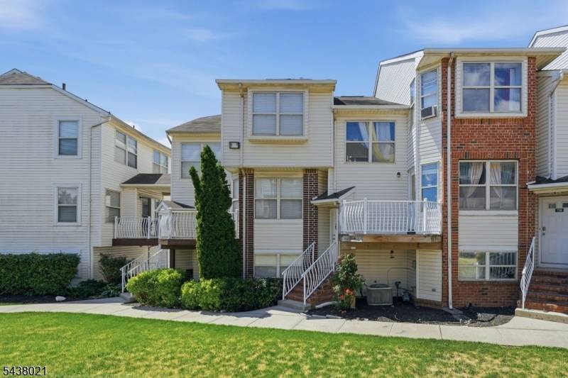 726 Harbortown Blvd, Perth Amboy City, NJ 08861