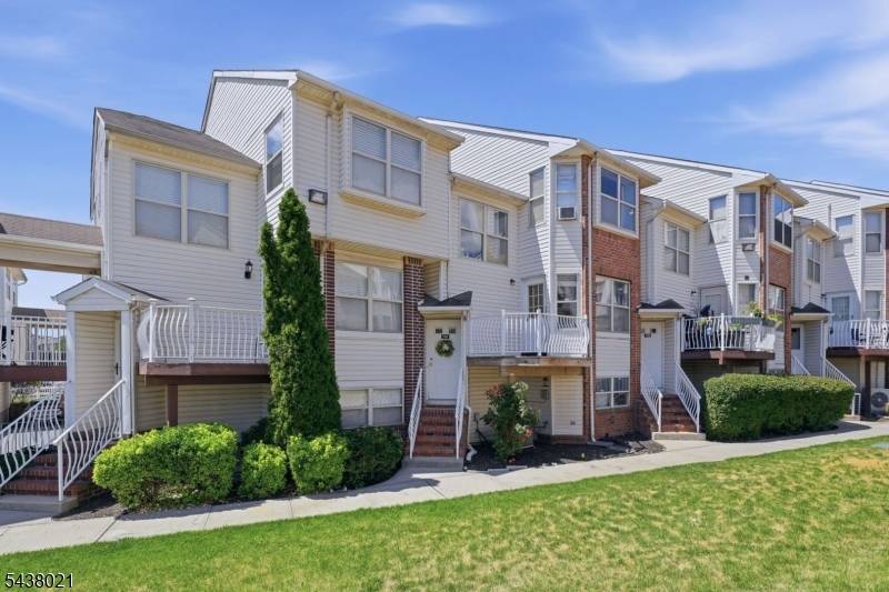 726 Harbortown Blvd, Perth Amboy City, NJ 08861