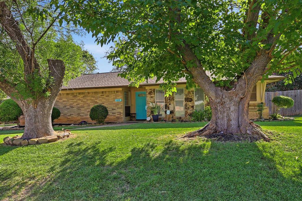 615 Misty Glen Drive, Desoto, TX 75115