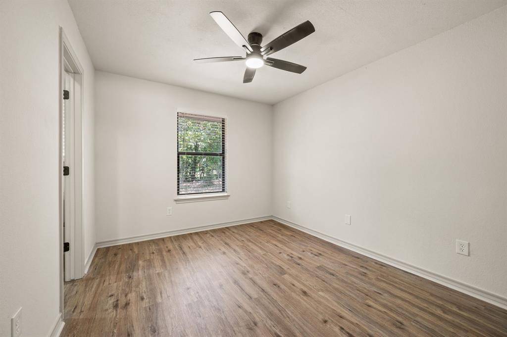 1409 Scotland Avenue, Azle, TX 76020