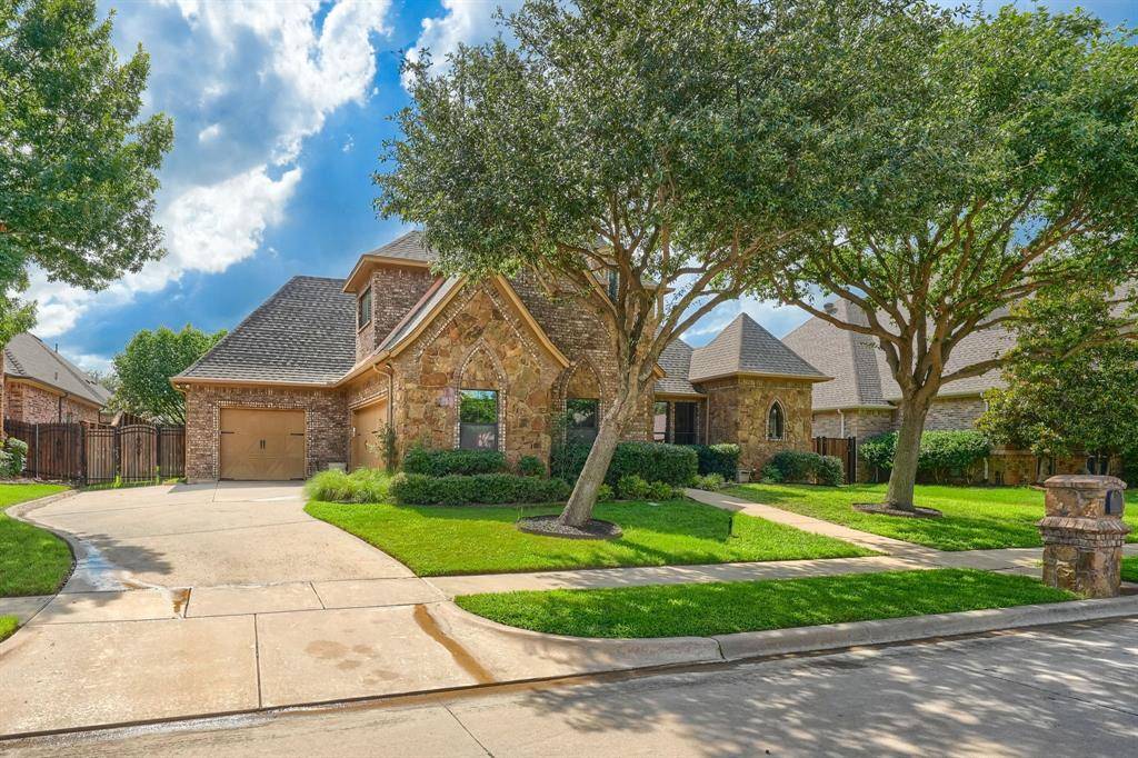 8009 Canyon Oak Drive, North Richland Hills, TX 76182